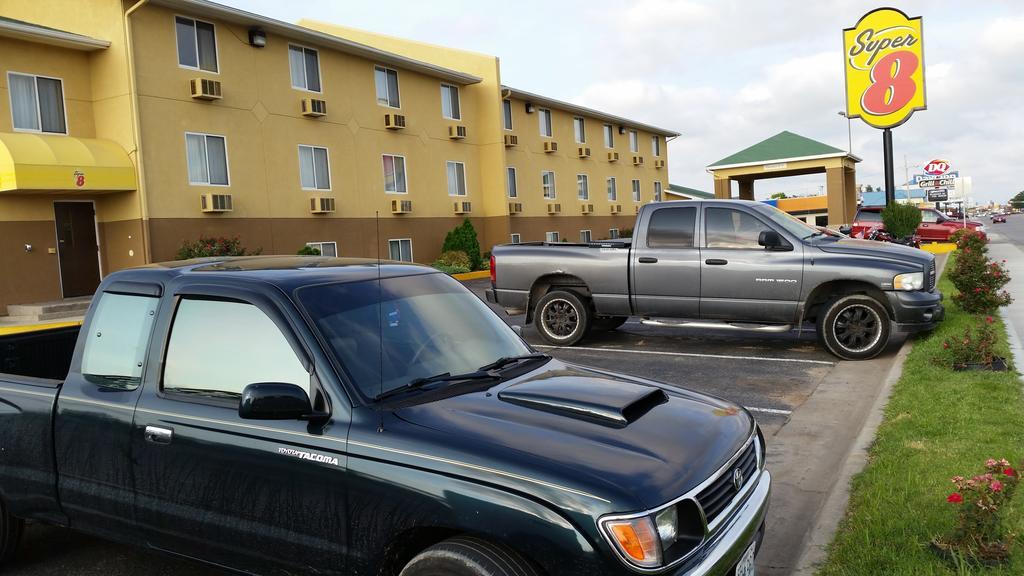 Super 8 By Wyndham Dodge City Exteriér fotografie