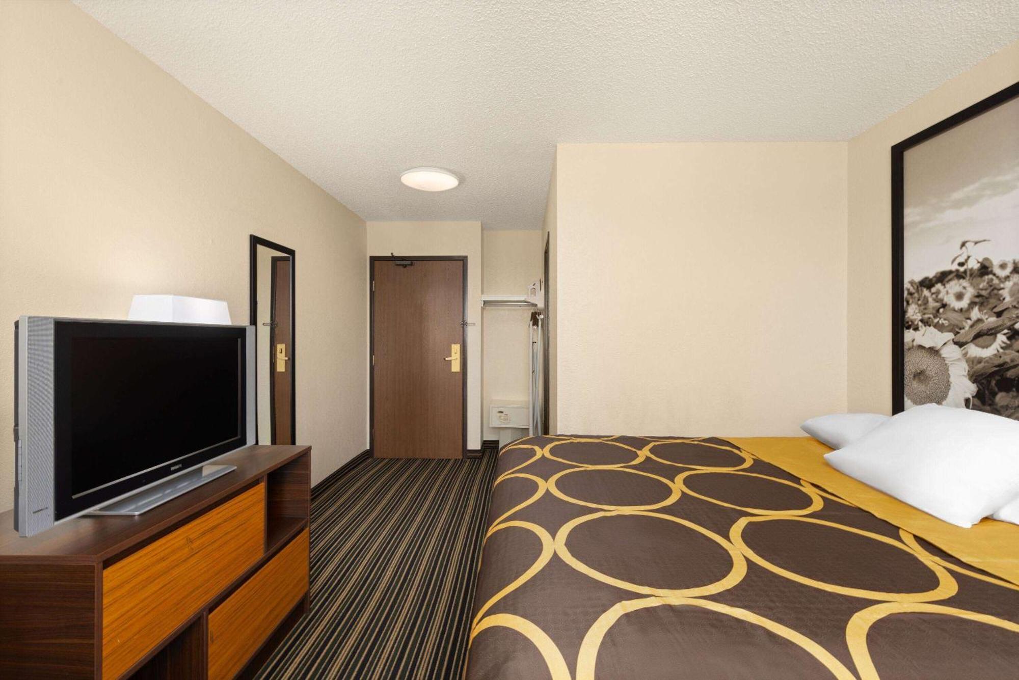 Super 8 By Wyndham Dodge City Exteriér fotografie